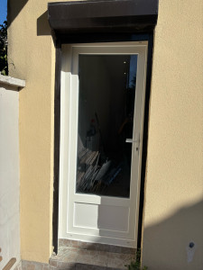 Photo de galerie - Remplacement porte pvc avec vitrage 