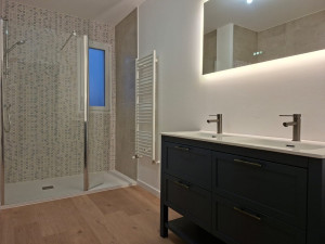 Photo de galerie - Réalision d’une salle de bain avec douche et baignoire 