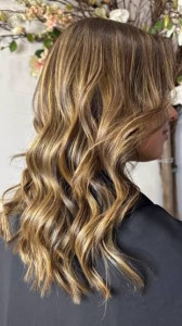 Photo de galerie - Réalisations par mes soins ombre hair caramel 
les ciseaux magiques de virginie ? 
06 23 25 01 49 