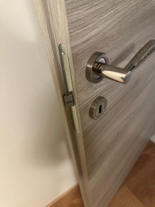 Photo de galerie - Montage un poignée de porte