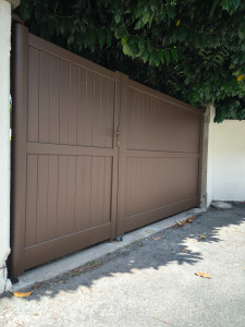 Photo de galerie - Remplacement d'un ancien portail bois par un jolie portail en aluminium