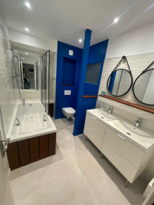 Photo de galerie - Après : rénovation complète de la salle de bain.