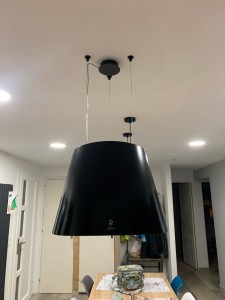 Photo de galerie - Pose d’une hotte suspendue 