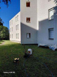 Photo de galerie - Nettoyage De façade et traitement algie mousse 