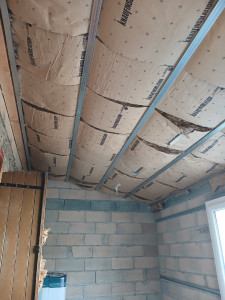 Photo de galerie - Ferraillage et isolation sous d’un plafond sous rampant