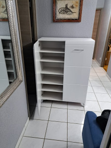 Photo de galerie - Montage d'un meuble à chaussures +
rajout de pied en acier.