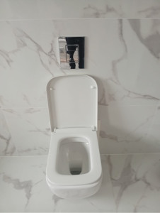 Photo de galerie - Spécialisé dans la pose et le remplacement de WC, j’interviens pour l’installation de toilettes classiques ou suspendues. Je m’assure d’un travail propre, précis et conforme, avec contrôle des raccordements et de l’étanchéité pour un usage sans souci