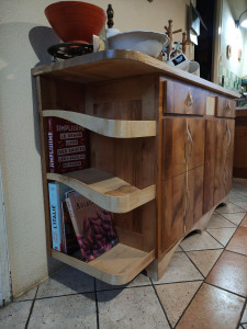 Photo de galerie - Meuble en érable et merisier réalisé pour l'aménagement d'une cuisine 
