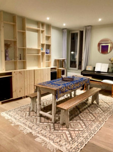 Photo de galerie - Pose d'une bibliothèque.
