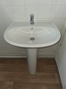 Photo de galerie - Installation lavabo d'origine pour état des lieux de sortie 