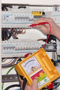 Photo de galerie - Vérification des installations électriques et tests des câbles 