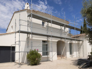 Photo de galerie - CHANTIER PEINTURE EXTÉRIEUR ET REBOUCHAGE DES FISSURES 
