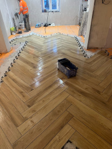 Photo de galerie - Pose baton (carrelage imitation parquet)