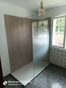 Photo de galerie - Remplacement d'une baignoire par une douche.