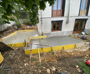 Photo de galerie - Terrasse dalle béton sur 2 niveaux, brut de finition 