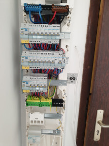 Photo de galerie - Câblage d'un tableau électrique 