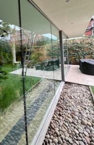 Photo de galerie - Des vitres propres, nous permettent de voir, à quel point le monde est beau et la vie est belle  