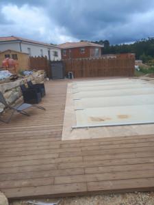 Photo de galerie - Réalisation terrasse bois avec pose de clostra 