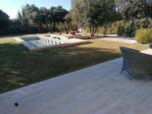 Photo de galerie - 
J'ai taillé les arbres du jardin, coupé l'herbe autour de la piscine et l'ai nettoyée