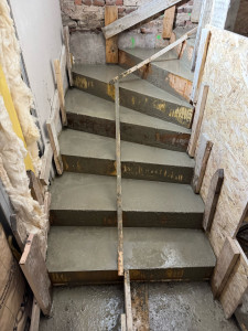 Photo de galerie - Coulage et coffrage escalier béton