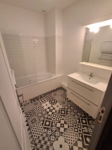 Photo de galerie - Je réalise vos salles de bains intégralement, plomberie, carrelage, faïence, montage de meubles. 