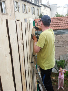 Photo de galerie - Conception et pose d une palissade en bois.
