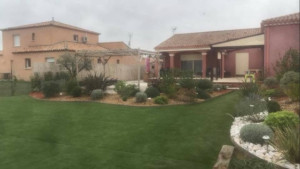 Photo de galerie - Création gazon synthétique et massif 