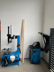 Photo de galerie - Démonte pneus et équilibreuse professionnelles Twin Busch