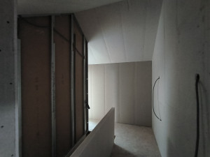 Photo de galerie - Pose de plaque de plâtre dans un comble avec isolations.