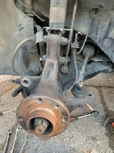 Photo de galerie - Changement de roulement, biellette, barre stabilisatrice, et amortisseur 