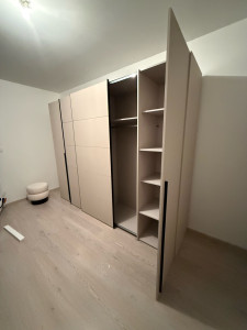 Photo de galerie - Montage d’un dressing complet en kit