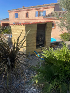 Photo de galerie - Réalisation d’un petit abri pour recevoir la filtration de la piscine 