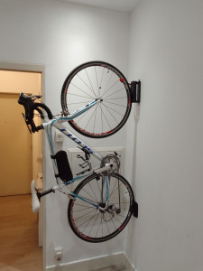 Photo de galerie - Pose d'un support vélo.