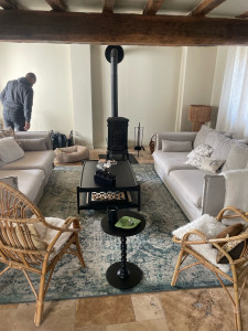 Photo de galerie - Agencement d'un salon, montage de meubles en kit et peinture 