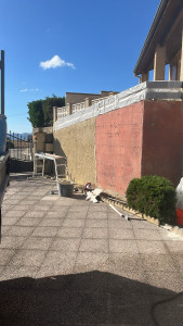 Photo de galerie - Enduit finition tirolienne sur mur béton 