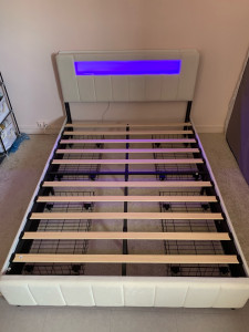 Photo de galerie - Montage de lit 4 tiroirs avec lumière Led 