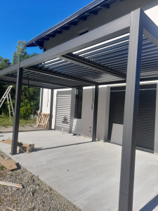 Photo de galerie - Montage pergola bioclimatique