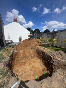 Photo de galerie - Terrassement de piscine à Nantes avec évacuation des déblais 