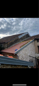Photo de galerie - Remplacement de liteaux et de tuile pendant photo suivante fin des travaux. 
