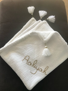 Photo de galerie - Couverture brodée 