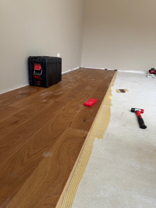 Photo de galerie - Pose de parquet massif contre collé