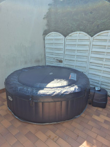 Photo de galerie - Pose et mise en service d'un spa.