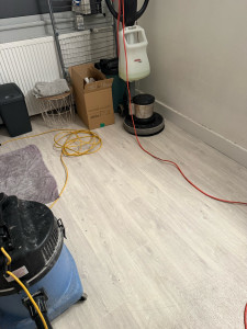 Photo de galerie - Décapage des sols avec matériel, professionnel, lino parquet