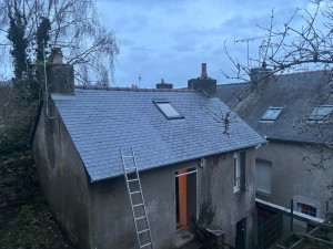 Photo de galerie - Reprise total d’une toiture en ardoise naturel 