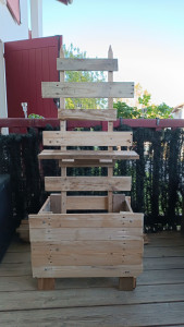 Photo de galerie - Jardinière réalisée à partir de bois de palettes 