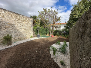 Photo de galerie - Création de massif et préparation pour engazonnement 