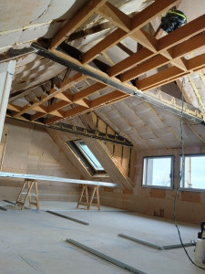 Photo de galerie - Isolation 300 mm rampant en laine de bois+laine de bois 145 mm au mur 