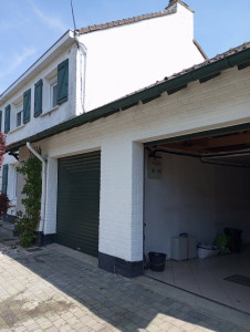 Photo de galerie - ✅ Après – Travaux terminés, résultat impeccable !

Tout a été repeint en blanc : façade, pignon, entrée de garage.
Sous-couche appliquée pour une meilleure tenue dans le temps, et un rendu propre, net et lumineux !
Un vrai changement, non ? 