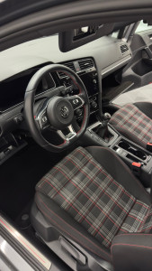 Photo de galerie - Nettoyage intérieur sur cette Golf 7 GTI, Le véhicule a retrouvé un aspect sortie du concessionnaire. 