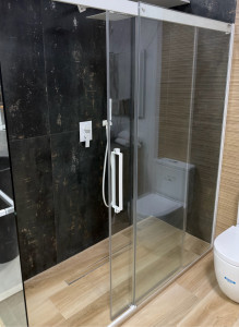 Photo de galerie - Création d’une salle de bains, plomberie intégrale sanitaires, carrelage, sur grau Agde 